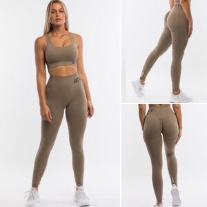 ECHT Arise Scrunch Leggings